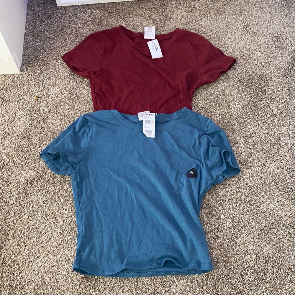 2-Pack Cropped T-Shirts. Maroon and Teal Blue.